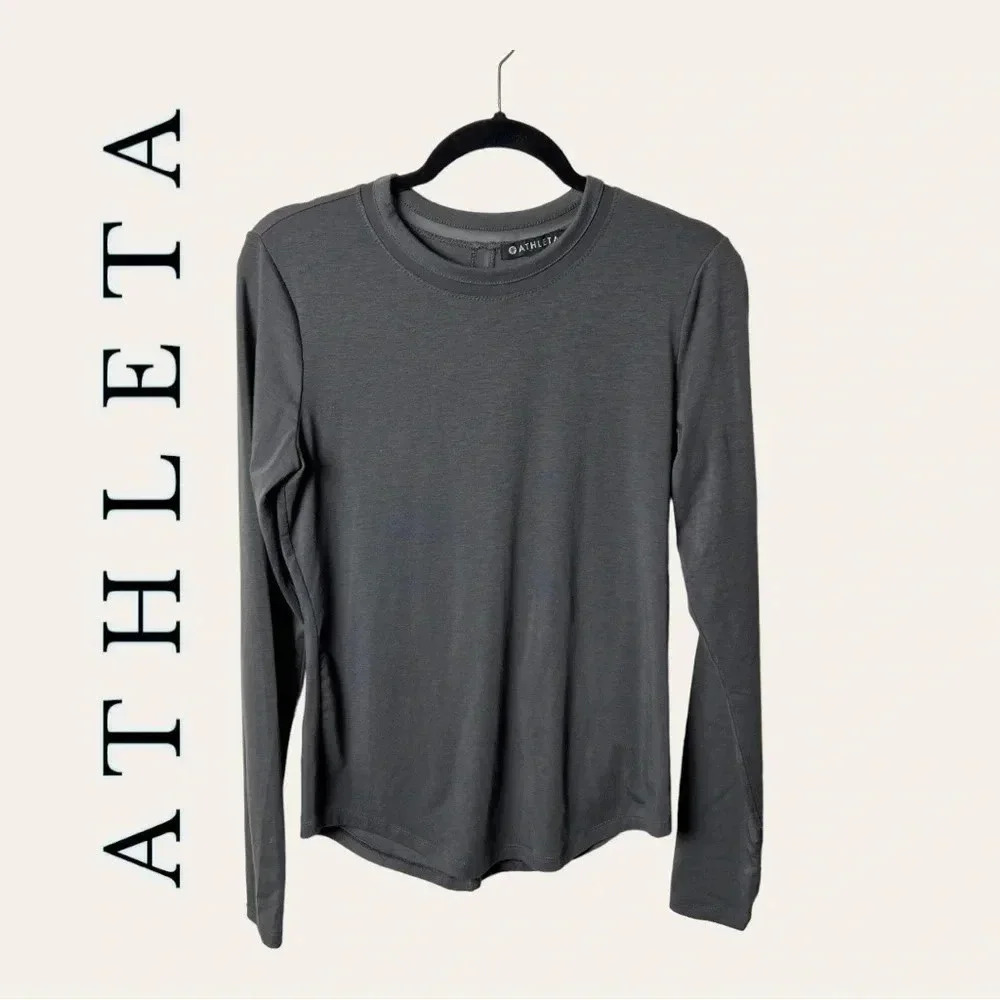 0049. ATHLETA GRAY LONG SLEEVE TOP WITH MESH SIZE SMALL‎ THUMB HOLES
